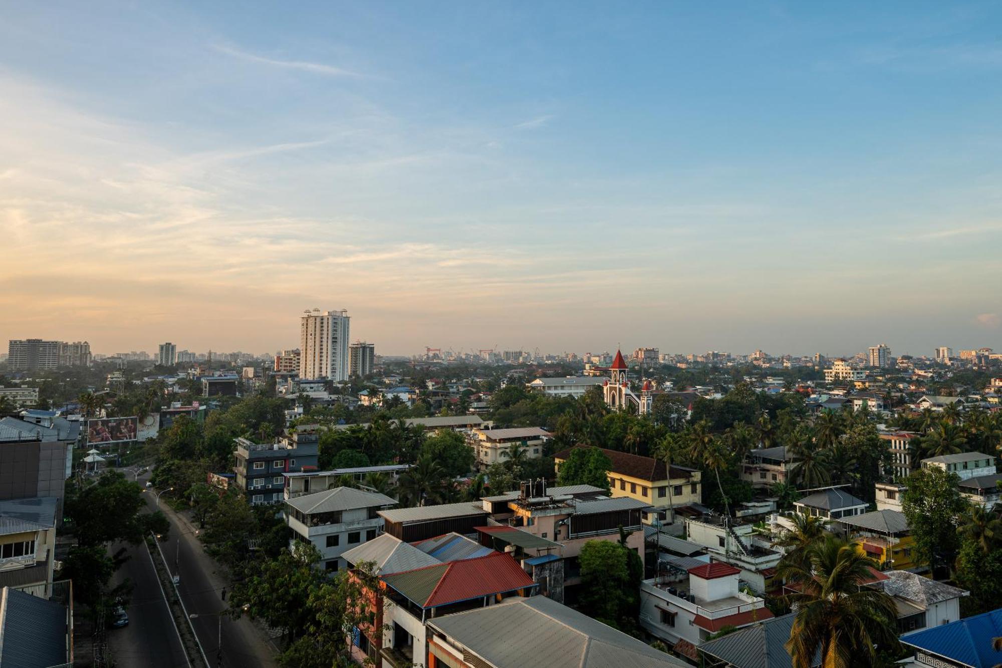 Cj Grande By Jesway Hotels & Resorts Kochi エクステリア 写真